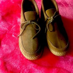 UGG size 9m Carmel color booties, never worn.